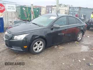 2013 Chevrolet Cruze 1LT z VIN 1G1PC5SBXD7109038, wystawiony jako IAAI lot #43413290 z przebiegiem 105 515 mil mil oraz . Historia ofert i sprzedaży dostępna na DreamBid. Obrazek 2.