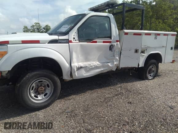 2015 Ford F-250 z VIN 1FDBF2BT9FEC28029, wystawiony jako IAAI lot #41805301 z przebiegiem 249 312 mil mil oraz . Historia ofert i sprzedaży dostępna na DreamBid. Obrazek 6.