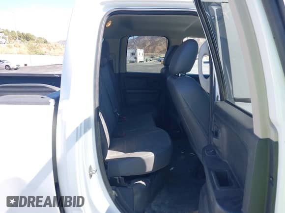 2014 Ram 1500 Express z VIN 1C6RR7FT9ES346624, wystawiony jako IAAI lot #43388714 z przebiegiem 232 412 mil mil oraz . Historia ofert i sprzedaży dostępna na DreamBid. Obrazek 8.