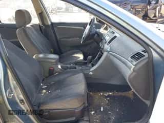 2010 Hyundai Sonata GLS z VIN 5NPET4AC2AH643855, wystawiony jako IAAI lot #43333652 z przebiegiem 180 715 mil mil oraz . Historia ofert i sprzedaży dostępna na DreamBid. Obrazek 5.