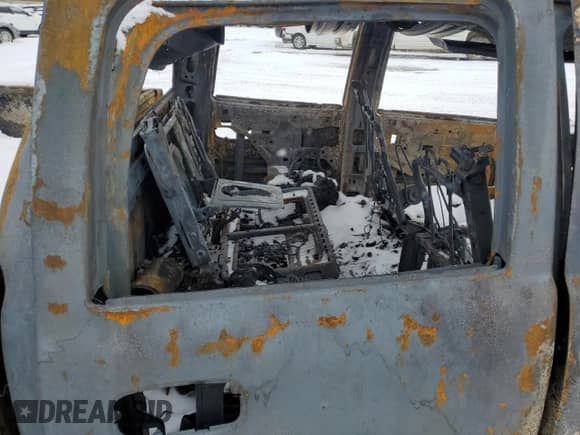 2003 Chevrolet Silverado 2500HD LT с VIN 1GCHK23183F115332, выставлен на аукционе Copart как лот 87862195 с пробегом Не указан миль и Чистый • Clean title. История ставок и продаж доступна на DreamBid. Изображение 10.