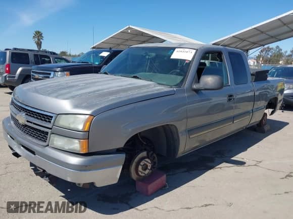 2006 Chevrolet Silverado 1500 LT1 с VIN 2GCEC19V561113330, выставлен на аукционе IAAI как лот 41841073 с пробегом Не указан миль и . История ставок и продаж доступна на DreamBid. Изображение 17.
