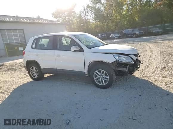 2011 Volkswagen Tiguan S с VIN WVGCV7AX9BW513004, выставлен на аукционе Copart как лот 90214585 с пробегом 196 702 миль миль и На запчасти • Non repairable. История ставок и продаж доступна на DreamBid. Изображение 15.
