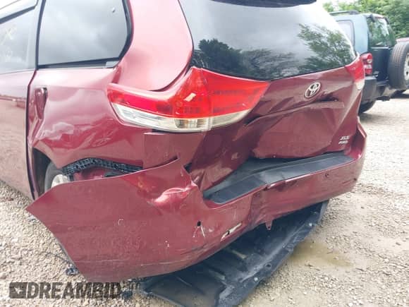 2012 Toyota Sienna XLE with VIN 5TDDK3DCXCS033249, listed as a IAAI auction lot 42324830 with 181,012 mi miles and . Bid and sale history available at DreamBid. Image 17.