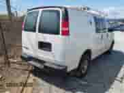 2013 Chevrolet Express Cargo z VIN 1GCWGFBA8D1102953, wystawiony jako IAAI lot #42999141 z przebiegiem 364 550 mil mil oraz . Historia ofert i sprzedaży dostępna na DreamBid. Obrazek 4.