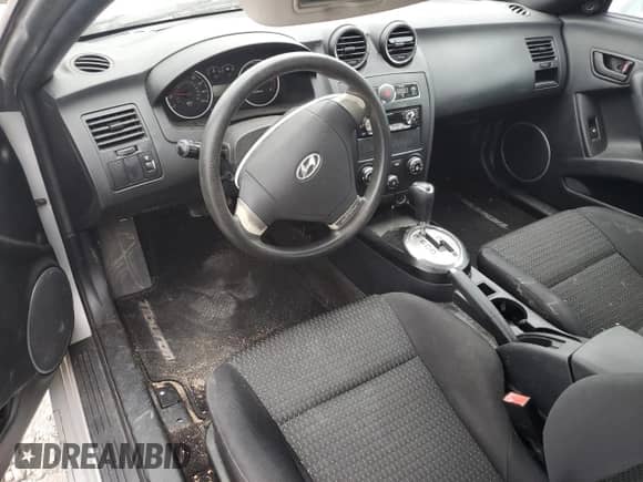 2008 Hyundai Tiburon GS с VIN KMHHM66DX8U288114, выставлен на аукционе Copart как лот 51866995 с пробегом Не указан миль и Списание • Salvage title. История ставок и продаж доступна на DreamBid. Изображение 8.