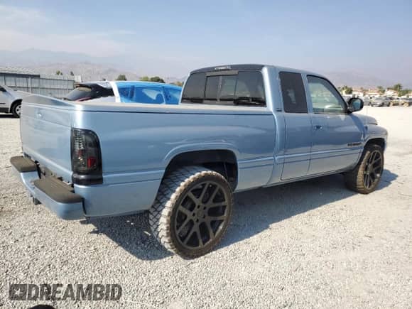 2001 Dodge 1500 with VIN 3B7HC13Z31M565013, listed as a Copart auction lot 67623465 with 257,447 mi miles and Salvage title. Bid and sale history available at DreamBid. Image 3.