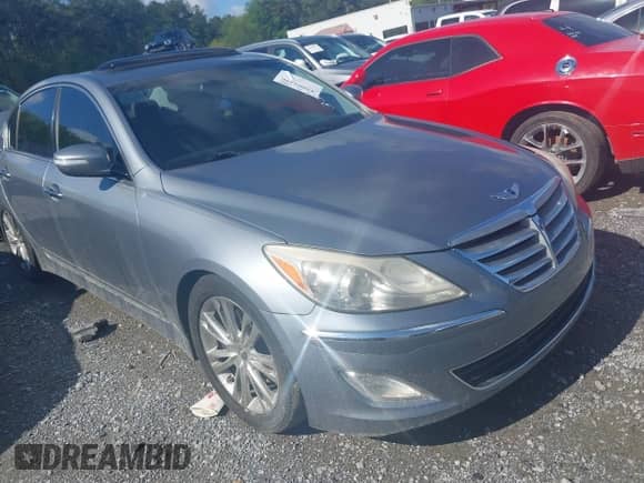 2014 Hyundai Genesis 3.8L with VIN KMHGC4DD0EU262865, listed as a IAAI auction lot 42009496 with 181,971 mi miles and . Bid and sale history available at DreamBid. Image 1.