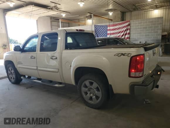 2011 GMC Sierra 1500 SLT z VIN 3GTP2WE37BG150961, wystawiony jako Copart lot #84875285 z przebiegiem 290 890 mil mil oraz Czysty tytuł • Clean title. Historia ofert i sprzedaży dostępna na DreamBid. Obrazek 2.
