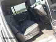2015 Chevrolet Suburban LT z VIN 1GNSKJKC1FR604376, wystawiony jako IAAI lot #42775391 z przebiegiem 126 931 mil mil oraz . Historia ofert i sprzedaży dostępna na DreamBid. Obrazek 8.