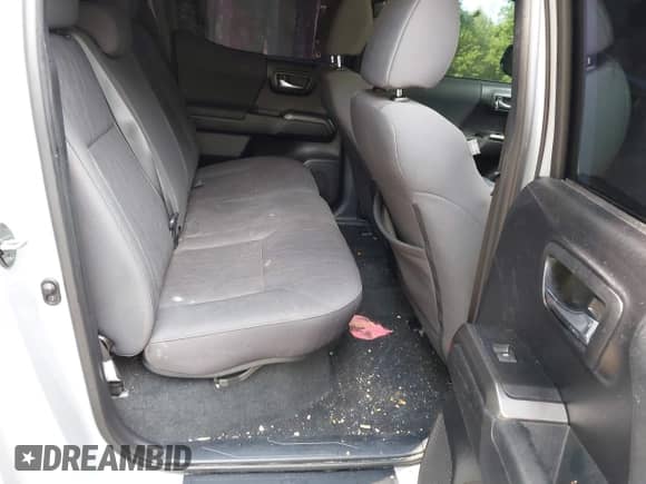 2019 Toyota Tacoma SR5 z VIN 3TMAZ5CN1KM113843, wystawiony jako IAAI lot #42716836 z przebiegiem 43 164 mil mil oraz . Historia ofert i sprzedaży dostępna na DreamBid. Obrazek 8.