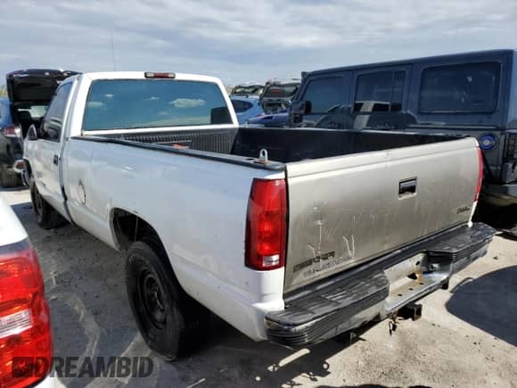 1997 Chevrolet Silverado 2500 с VIN 1GCGC24R7VZ246010, выставлен на аукционе Copart как лот 74680344 с пробегом Не указан миль и На запчасти • Non repairable. История ставок и продаж доступна на DreamBid. Изображение 2.