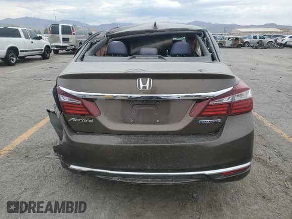 2017 Honda Accord с VIN JHMCR6F31HC010536, выставлен на аукционе Copart как лот 70928125 с пробегом Не указан миль и Списание • Salvage title. История ставок и продаж доступна на DreamBid. Изображение 6.