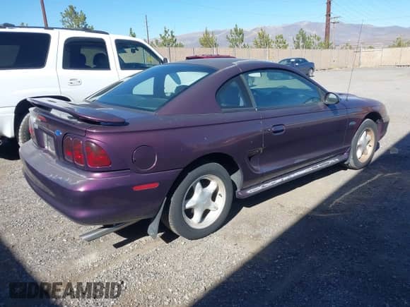 1996 Ford Mustang GT z VIN 1FALP42X2TF130573, wystawiony jako IAAI lot #43490908 z przebiegiem 281 802 mil mil oraz . Historia ofert i sprzedaży dostępna na DreamBid. Obrazek 4.