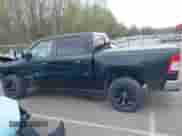 2020 Ram 1500 Big Horn z VIN 1C6RRFFG0LN403768, wystawiony jako IAAI lot #41948895 z przebiegiem 85 039 mil mil oraz . Historia ofert i sprzedaży dostępna na DreamBid. Obrazek 14.