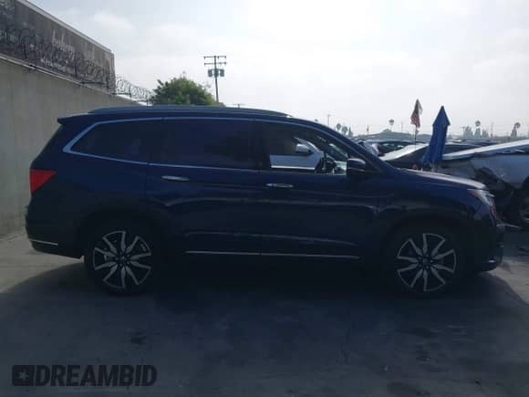 2022 Honda Pilot Touring 8-Passenger z VIN 5FNYF5H95NB017211, wystawiony jako IAAI lot #43010500 z przebiegiem 38 363 mil mil oraz . Historia ofert i sprzedaży dostępna na DreamBid. Obrazek 14.