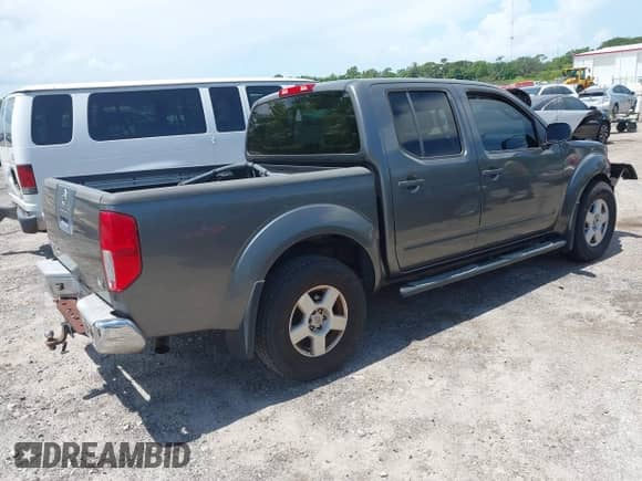 2008 Nissan Frontier SE z VIN 1N6AD07U18C448806, wystawiony jako IAAI lot #42556866 z przebiegiem 288 082 mil mil oraz . Historia ofert i sprzedaży dostępna na DreamBid. Obrazek 4.
