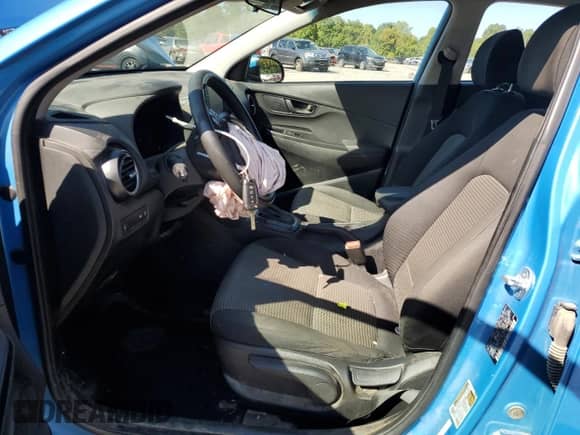 2020 Hyundai Kona SE с VIN KM8K1CAA7LU461784, выставлен на аукционе Copart как лот 70906155 с пробегом 173 993 миль миль и Списание • Salvage title. История ставок и продаж доступна на DreamBid. Изображение 7.