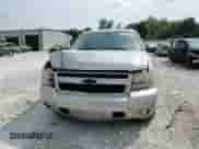 2007 Chevrolet Suburban LT z VIN 3GNFC16027G135928, wystawiony jako Copart lot #66864605 z przebiegiem 289 418 mil mil oraz Szkoda całkowita • Salvage title. Historia ofert i sprzedaży dostępna na DreamBid. Obrazek 14.