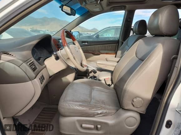 2004 Toyota Sienna XLE z VIN 5TDBA22CX4S001118, wystawiony jako Copart lot #65920175 z przebiegiem 251 232 mil mil oraz Szkoda całkowita • Salvage title. Historia ofert i sprzedaży dostępna na DreamBid. Obrazek 7.