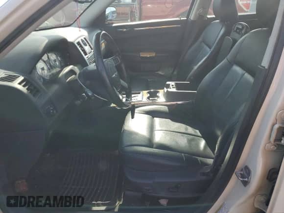 2008 Chrysler 300 Limited with VIN 2C3KA33GX8H283339, listed as a Copart auction lot 86157885 with 304,644 mi miles and Clean title. Bid and sale history available at DreamBid. Image 7.