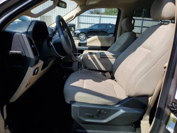 2019 Ford F-150 XL с VIN 1FTEW1CPXKFA06133, выставлен на аукционе Copart как лот 81080965 с пробегом 149 806 миль миль и Списание • Salvage title. История ставок и продаж доступна на DreamBid. Изображение 7.