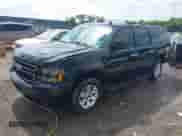 2009 Chevrolet Suburban 1LT z VIN 1GNFC26039J123309, wystawiony jako IAAI lot #42855993 z przebiegiem 267 168 mil mil oraz . Historia ofert i sprzedaży dostępna na DreamBid. Obrazek 2.