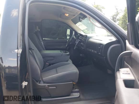 2007 Chevrolet Silverado 2500HD 1LT z VIN 1GCHK24K07E514058, wystawiony jako IAAI lot #42827038 z przebiegiem 82 424 mil mil oraz . Historia ofert i sprzedaży dostępna na DreamBid. Obrazek 5.
