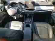 2024 Jeep Compass Latitude Lux с VIN 3C4NJDFN5RT579970, выставлен на аукционе Copart как лот 63018115 с пробегом 11 683 миль миль и Списание • Salvage title. История ставок и продаж доступна на DreamBid. Изображение 8.