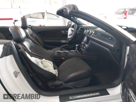 2020 Ford Mustang GT Premium с VIN 1FATP8FF2L5175334, выставлен на аукционе IAAI как лот 42997571 с пробегом 18 701 миль миль и . История ставок и продаж доступна на DreamBid. Изображение 5.