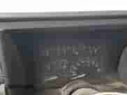 1992 Chevrolet Silverado 2500 z VIN 1GCFC24KXNE132265, wystawiony jako Copart lot #84318124 z przebiegiem 183 036 mil mil oraz Czysty tytuł • Clean title. Historia ofert i sprzedaży dostępna na DreamBid. Obrazek 9.