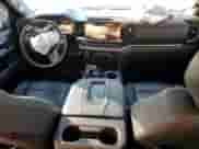 2022 Chevrolet Silverado 1500 RST z VIN 1GCUDEET4NZ577218, wystawiony jako Copart lot #42675324 z przebiegiem 25 718 mil mil oraz Szkoda całkowita • Salvage title. Historia ofert i sprzedaży dostępna na DreamBid. Obrazek 8.