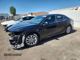 2021 Toyota Camry LE with VIN 4T1C11AK7MU600170, listed as a Copart auction lot 81105525 with 87,517 mi miles and Salvage title. Bid and sale history available at DreamBid. Image 1.