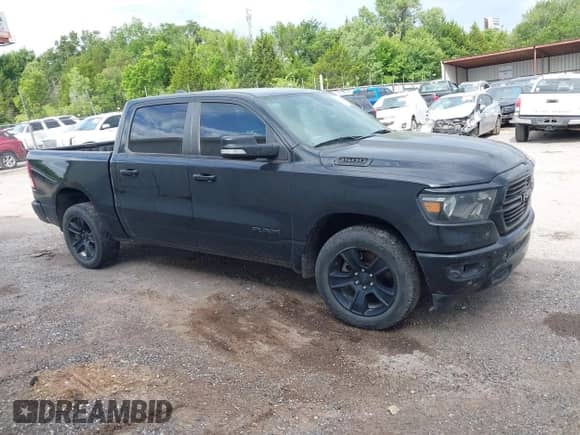 2020 Ram 1500 Lone Star z VIN 1C6SRFFT7LN146820, wystawiony jako IAAI lot #42605548 z przebiegiem 108 268 mil mil oraz . Historia ofert i sprzedaży dostępna na DreamBid. Obrazek 14.