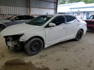 2017 Toyota Camry XLE z VIN 4T1BF1FK8HU802270, wystawiony jako Copart lot #53561095 z przebiegiem Nie podano mil oraz Szkoda całkowita • Salvage title. Historia ofert i sprzedaży dostępna na DreamBid. Obrazek 1.