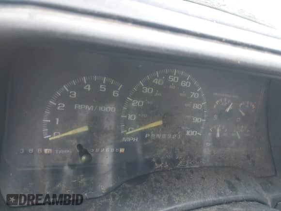1998 Chevrolet Silverado 1500 z VIN 1GCEK19R3WE129448, wystawiony jako IAAI lot #42975561 z przebiegiem 592 686 mil mil oraz . Historia ofert i sprzedaży dostępna na DreamBid. Obrazek 7.