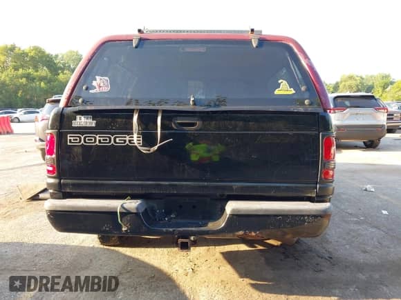 1999 Dodge 1500 с VIN 1B7HC13Z8XJ561383, выставлен на аукционе IAAI как лот 42922649 с пробегом 174 286 миль миль и . История ставок и продаж доступна на DreamBid. Изображение 17.