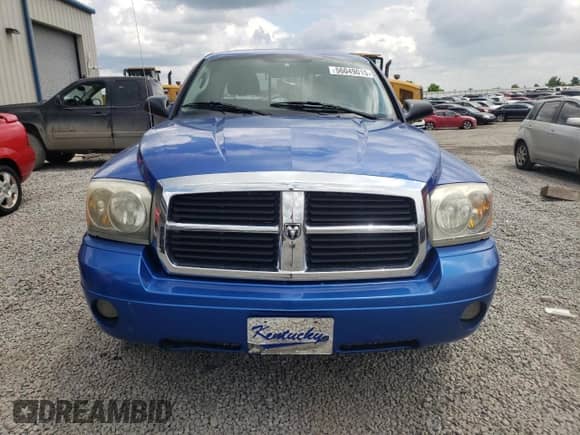 2007 Dodge Dakota SLT z VIN 1D7HE42K67S214697, wystawiony jako Copart lot #56049015 z przebiegiem 99 044 mil mil oraz Szkoda całkowita • Salvage title. Historia ofert i sprzedaży dostępna na DreamBid. Obrazek 5.
