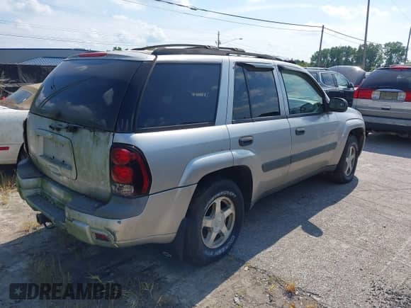 2005 Chevrolet TrailBlazer LT с VIN 1GNDS13S852331930, выставлен на аукционе IAAI как лот 42907764 с пробегом 197 106 миль миль и . История ставок и продаж доступна на DreamBid. Изображение 4.
