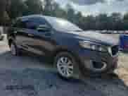 2018 Kia Sorento LX z VIN 5XYPG4A39JG357263, wystawiony jako Copart lot #80367285 z przebiegiem 123 367 mil mil oraz Szkoda całkowita • Salvage title. Historia ofert i sprzedaży dostępna na DreamBid. Obrazek 4.