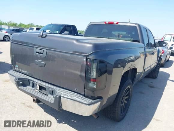 2011 Chevrolet Silverado 1500 LT z VIN 1GCRCSEA7BZ233349, wystawiony jako IAAI lot #42015179 z przebiegiem 324 992 mil mil oraz . Historia ofert i sprzedaży dostępna na DreamBid. Obrazek 4.