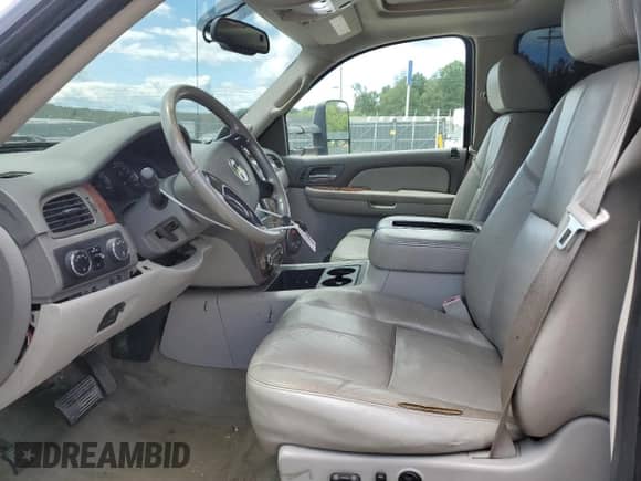 2008 Chevrolet Silverado 3500HD DRW LTZ с VIN 1GCJK33648F168992, выставлен на аукционе Copart как лот 58911685 с пробегом 276 144 миль миль и Списание • Salvage title. История ставок и продаж доступна на DreamBid. Изображение 7.