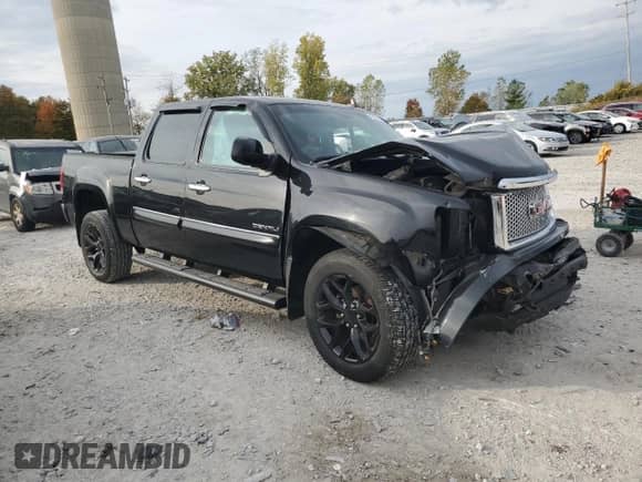 2012 GMC Sierra 1500 Denali with VIN 3GTP2XE22CG172039, listed as a Copart auction lot 82562525 with 217,758 mi miles and Clean title. Bid and sale history available at DreamBid. Image 4.