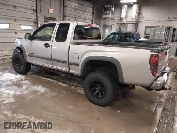 2005 Chevrolet Colorado LS Z85 z VIN 1GCCS196058264963, wystawiony jako IAAI lot #41189683 z przebiegiem 99 385 mil mil oraz . Historia ofert i sprzedaży dostępna na DreamBid. Obrazek 3.