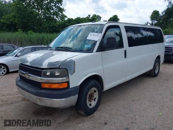 2011 Chevrolet Express Passenger 1LT с VIN 1GAZG1FG7B1171122, выставлен на аукционе IAAI как лот 42781322 с пробегом 262 838 миль миль и . История ставок и продаж доступна на DreamBid. Изображение 2.