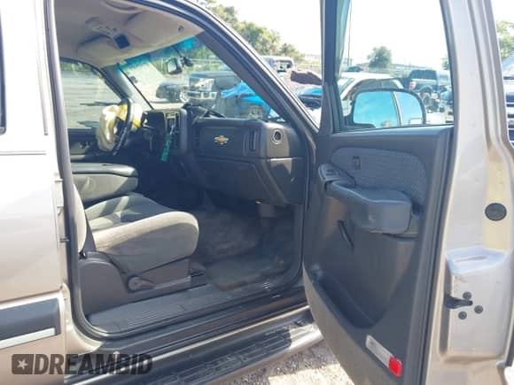 2003 Chevrolet Avalanche with VIN 3GNEC13T23G315110, listed as a IAAI auction lot 43092593 with 204,732 mi miles and . Bid and sale history available at DreamBid. Image 5.