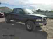 2002 Dodge 2500 z VIN 3B7KF23Z02M227380, wystawiony jako Copart lot #68964125 z przebiegiem 251 028 mil mil oraz Czysty tytuł • Clean title. Historia ofert i sprzedaży dostępna na DreamBid. Obrazek 4.