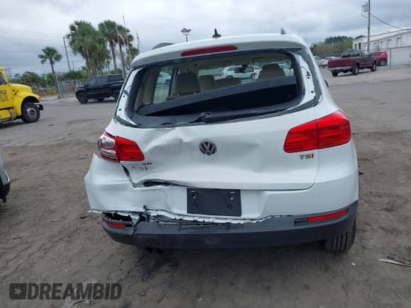 2017 Volkswagen Tiguan S с VIN WVGAV7AXXHK000500, выставлен на аукционе IAAI как лот 41630527 с пробегом 39 044 миль миль и . История ставок и продаж доступна на DreamBid. Изображение 16.