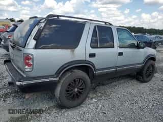 1997 Chevrolet Blazer LS z VIN 1GNDT13WXV2123743, wystawiony jako Copart lot #72350454 z przebiegiem 200 046 mil mil oraz Szkoda całkowita • Salvage title. Historia ofert i sprzedaży dostępna na DreamBid. Obrazek 3.