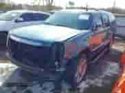 2008 Cadillac Escalade ESV с VIN 1GYFK66898R261388, выставлен на аукционе IAAI как лот 41919178 с пробегом 233 060 миль миль и . История ставок и продаж доступна на DreamBid. Изображение 2.